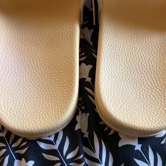 Rae Dunn “sunshine” slides - Picture 2 of 5